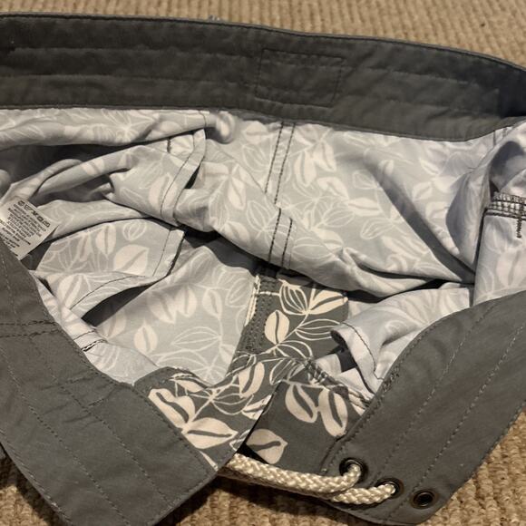 Men's Faherty Classic Board Shorts Avellanas Print Sage Green Size 29 7" inseam - Picture 9 of 12